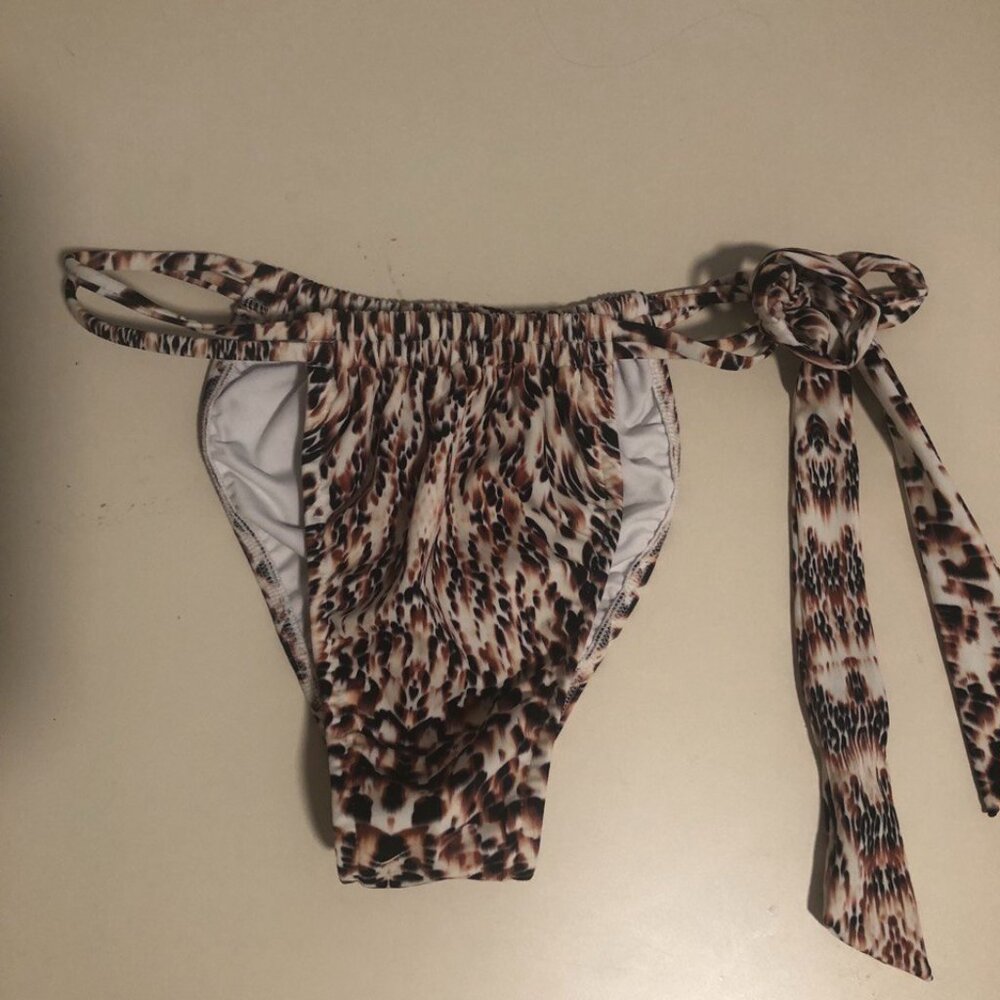 NWOT sport illustrated  Brazilian bikini bottom size M